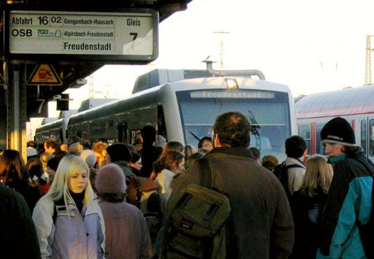Offenburg Gleis 7 - OSB nach Freudenstadt fährt ein