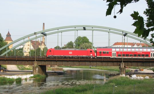 RE 5181 der Schwarzwaldbahn auf der alten Murgbrücke